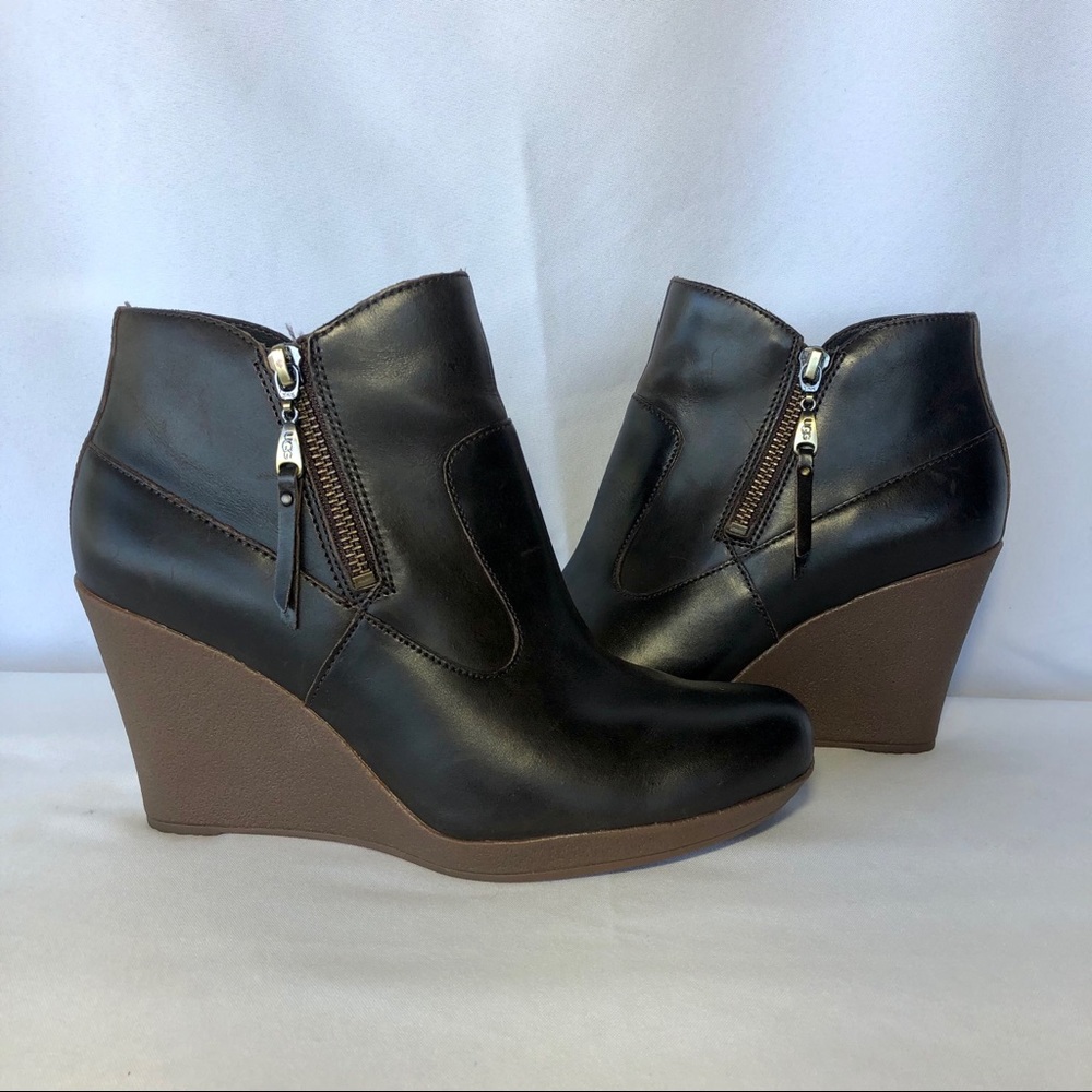 UGG Leather Wedge Bootie Shearling Insole Sz 8.5